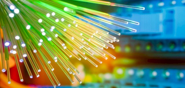 مميزات استخدام الألياف البصرية صورة مقال مميزات استخدام الألياف البصرية