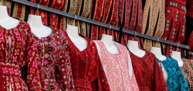 الفرق بين الثوب الفلسطيني والأردني صورة مقال الفرق بين الثوب الفلسطيني والأردني