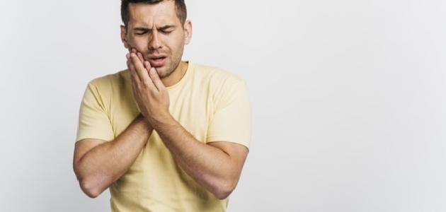 ما أسباب تقرحات الفم صورة مقال ما أسباب تقرحات الفم