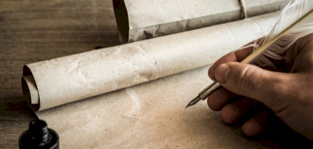 الفرق بين الأديب والشاعر صورة مقال الفرق بين الأديب والشاعر