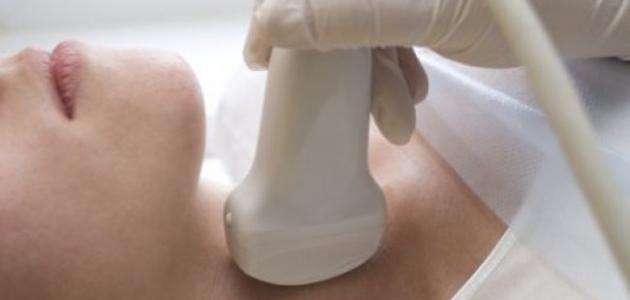 كيف يتم فحص الغدة الدرقية صورة مقال كيف يتم فحص الغدة الدرقية