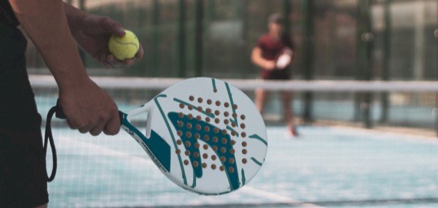 الفرق بين التنس والبادل صورة مقال الفرق بين التنس والبادل