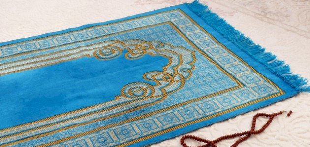 تفسير حلم رؤية سجادة الصلاة في الحمام صورة مقال تفسير حلم رؤية سجادة الصلاة في الحمام