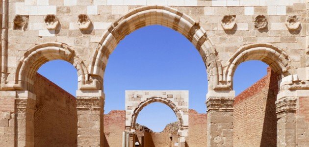 ملامح الحضارة والترف بين العصر الأموي والعباسي صورة مقال ملامح الحضارة والترف بين العصر الأموي والعباسي