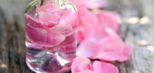 كيف أستعمل ماء الورد للوجه صورة مقال كيف أستعمل ماء الورد للوجه