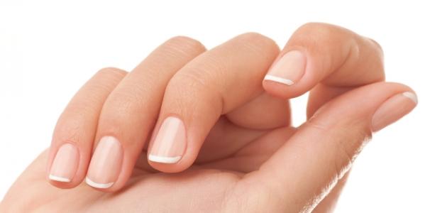 طريقة تبيض الأظافر صورة مقال طريقة تبيض الأظافر
