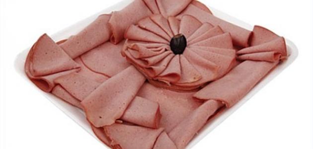 طريقة عمل لانشون اللحمة صورة مقال طريقة عمل لانشون اللحمة