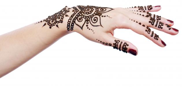 طريقة إزالة نقش الحناء من اليد صورة مقال طريقة إزالة نقش الحناء من اليد