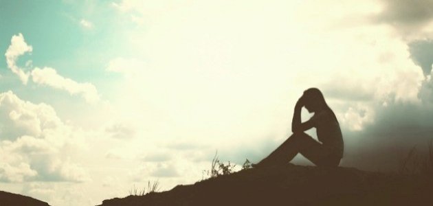 حكم وأمثال حزينة صورة مقال حكم وأمثال حزينة