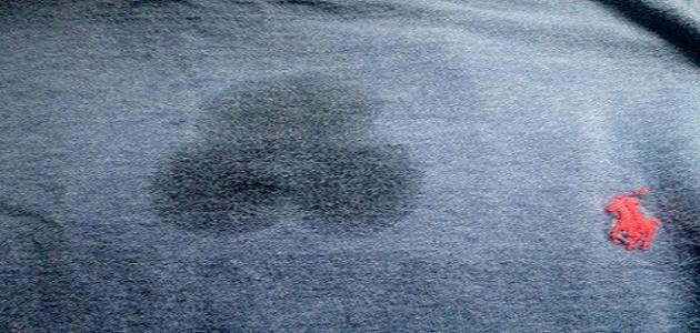 كيفية إزالة بقع الزيت من الملابس صورة مقال كيفية إزالة بقع الزيت من الملابس