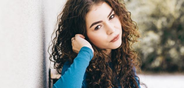 تسريحات الشعر الكيرلي صورة مقال تسريحات الشعر الكيرلي