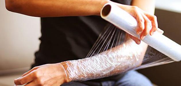 لفّ الجسم بالنايلون: هل هو مفيد حقاً؟ صورة مقال لفّ الجسم بالنايلون: هل هو مفيد حقاً؟