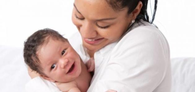 كيف أعود طفلي على الرضاعة الطبيعية والصناعية صورة مقال كيف أعود طفلي على الرضاعة الطبيعية والصناعية