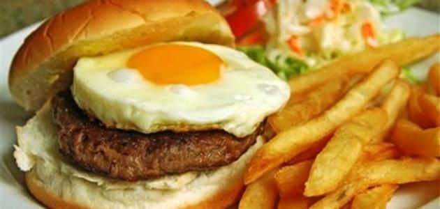 طريقة عمل برجر بالبيض صورة مقال طريقة عمل برجر بالبيض