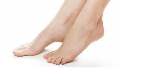 أسباب تورم القدمين عند النساء صورة مقال أسباب تورم القدمين عند النساء
