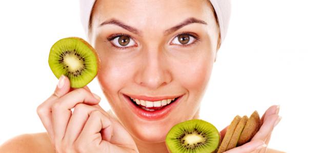 فوائد الكيوي للبشرة صورة مقال فوائد الكيوي للبشرة